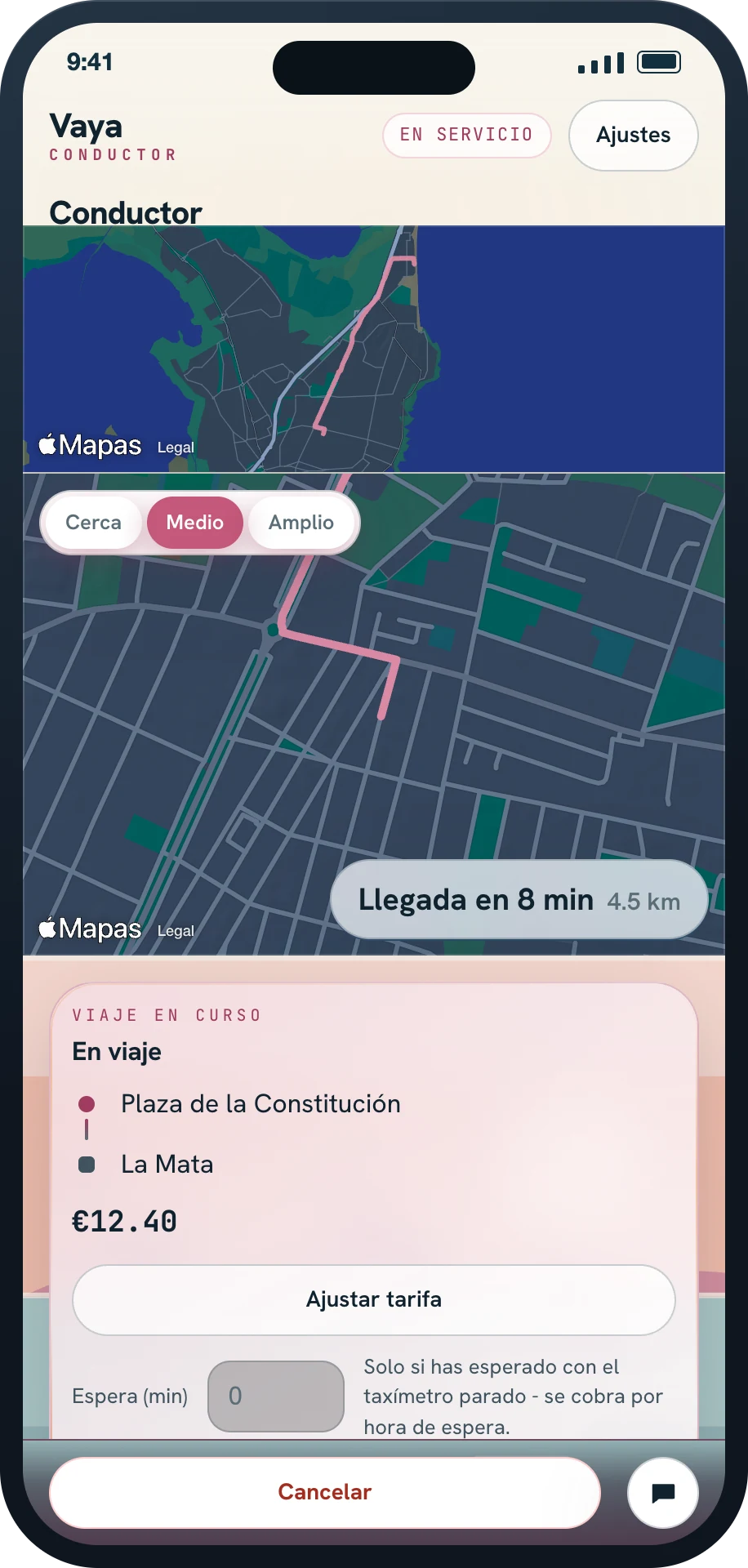 Pantalla de viaje del taxista con ruta, precio y botón para ajustarlo